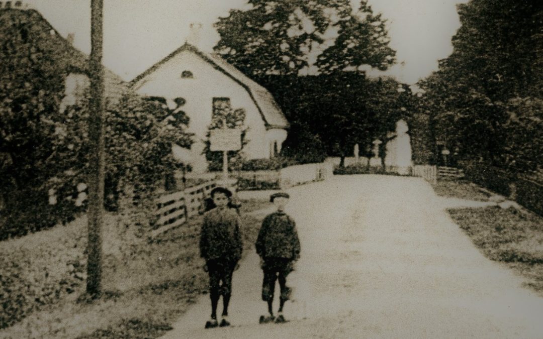 De Odijkse Dorpstraat op een ansichtkaart (1910)